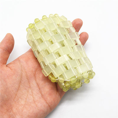 Ervaar de genezende eigenschappen van jade met een oogmasker van natuurlijke jade.