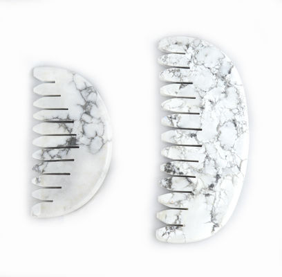 Verlicht moeiteloos de spanning van de hoofdhuid met Natura White Turquoise Jade Hair Comb Gua Sha Tools