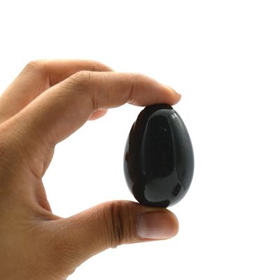 Gecertificeerde groene Nefriet Jade Yoni eieren voor vrouwen Kegel gemaakt in 43 * 30mm Grootte Regionaal kenmerk