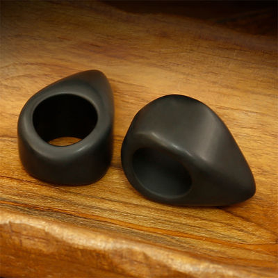 Natuurlijke zwarte Bian Stone Gua Sha Massage Ring voor het hele lichaam Hand Acupoint Massager Hand en Voet Meridian Massage