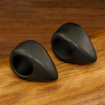 Natuurlijke zwarte Bian Stone Gua Sha Massage Ring voor het hele lichaam Hand Acupoint Massager Hand en Voet Meridian Massage