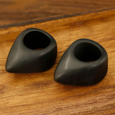 Natuurlijke zwarte Bian Stone Gua Sha Massage Ring voor het hele lichaam Hand Acupoint Massager Hand en Voet Meridian Massage