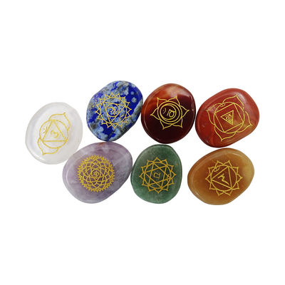 Zeven Chakra Stones Reiki Healing Crystal Set gegraveerde symbolen voor spirituele transformatie