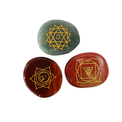 Zeven Chakra Stones Reiki Healing Crystal Set gegraveerde symbolen voor spirituele transformatie