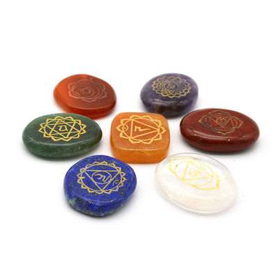Gegraveerd, gesneden, gepolijst, Palm Pocket Stone Reiki Balancing Healing Crystal 7 Chakra Stones Sets voor Liefdesthema
