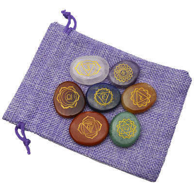Gegraveerd, gesneden, gepolijst, Palm Pocket Stone Reiki Balancing Healing Crystal 7 Chakra Stones Sets voor Liefdesthema