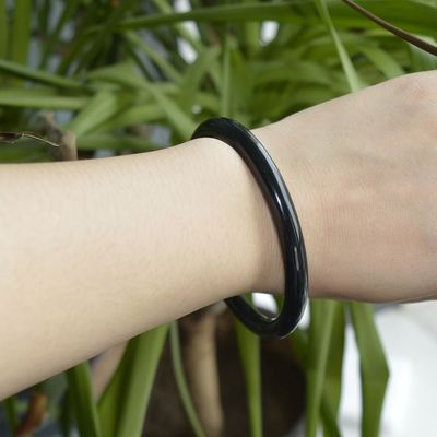 Gepolijste Hettian Jade Nephrite Groene Armband Armband met Traditioneel Chinees Stijl Ontwerp