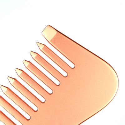 Gepersonaliseerd logo beschikbaar zilver roestvrij staal hoofdhuid massage metaal gua sha kam voor 2024 massager gereedschappen