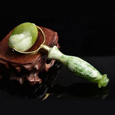 Groene Xiuyan Jade Gezichtsroller Gua Sha Gelast Metalen Jade Massage Roller Voor Schoonheidsinstrumenten Gezichtsmassager