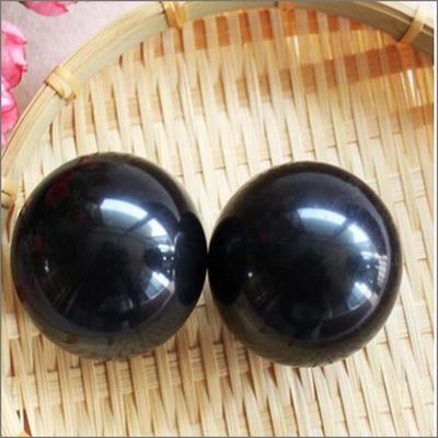 Gesneden 50 mm natuurlijke zwarte Bian Stone Hand Ball Massage gladde Healing Crystal Sphere voor lichaamsmassage en genezing