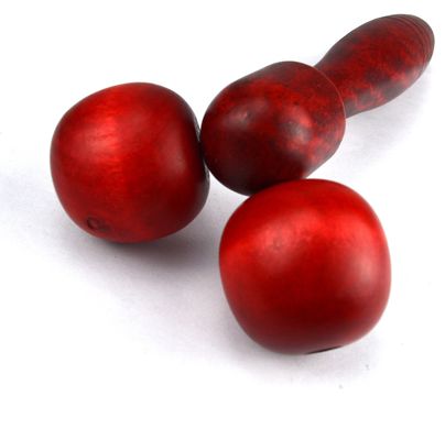 Rood of geel houten massageroller voor gezichtstherapie en rimpelbestrijding