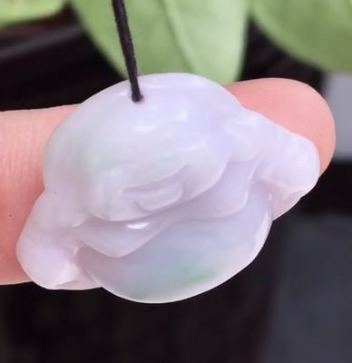 Groen Draagbare Natuurlijke Birma Paarse Gekerfde Jadeit Jade Lachende Boeddha Hanger voor Vrouwen en Kinderen Natuurlijke Kleur