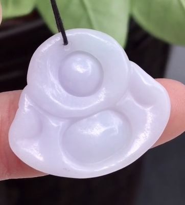 Groen Draagbare Natuurlijke Birma Paarse Gekerfde Jadeit Jade Lachende Boeddha Hanger voor Vrouwen en Kinderen Natuurlijke Kleur