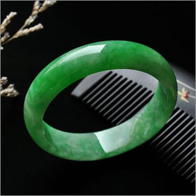 Op maat gemaakte kristallen stenen ijzige smaragd groene jade armband OEM ODM aanvaard
