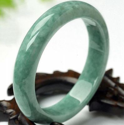 Natuurlijke donkere groene jade armband een tijdloos juweeltje voor uw collectie