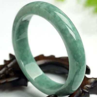 Natuurlijke donkere groene jade armband een tijdloos juweeltje voor uw collectie