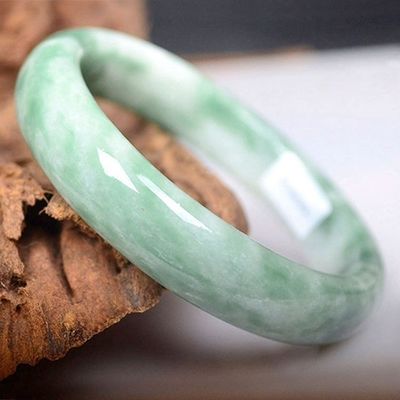 Natuurlijke donkere groene jade armband een tijdloos juweeltje voor uw collectie