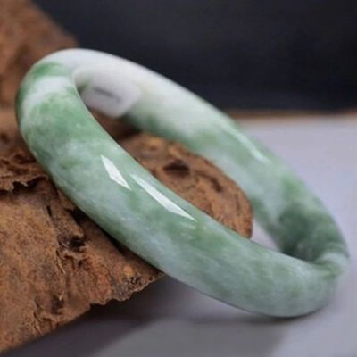 Natuurlijke donkere groene jade armband een tijdloos juweeltje voor uw collectie