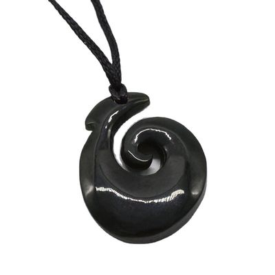 Hoekvormige Nefriet Jade Eternity Twist Hanger met gepolijste afwerking en Zeeland Maori Koru Carving
