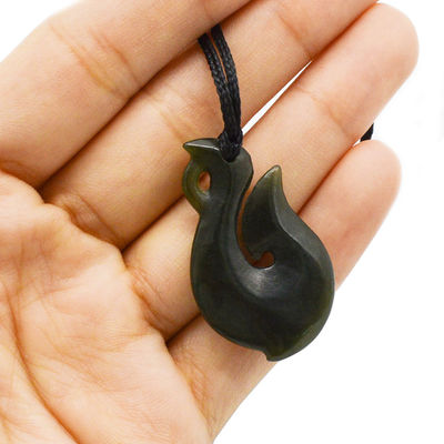Regionaal kenmerk Natuurlijk groen Nefriet Jade Kleine gestileerde Maori Infinity Ketting met S-vormig ontwerp