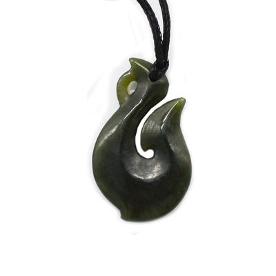 Regionaal kenmerk Natuurlijk groen Nefriet Jade Kleine gestileerde Maori Infinity Ketting met S-vormig ontwerp