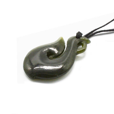 Regionaal kenmerk Natuurlijk groen Nefriet Jade Kleine gestileerde Maori Infinity Ketting met S-vormig ontwerp