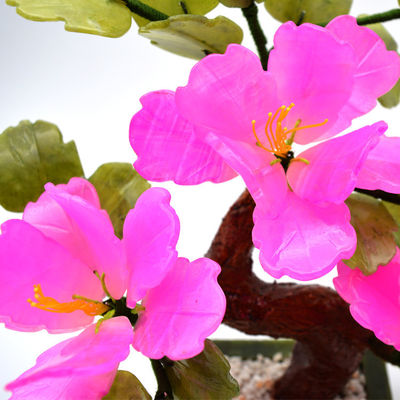Gepersonaliseerd logo beschikbaar Chinese Jade Stone Bloemen Bomen Rode Decoratieve Bloem Kristallen Bomen voor B2B Marke