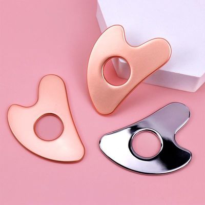 Roestvrij staal Hartvormig Holle Gua Sha Board Metalen gezichtsschone gereedschap voor het volledige lichaamsmassagegebied en OEM / ODM