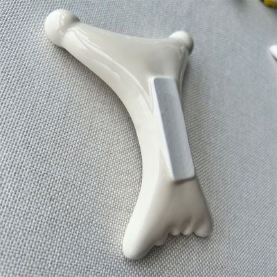OEM/ODM X-vormige keramische Gua Sha Schrapen Massageur Schoonheidssalon Essentieel voor gezichtsrelaxatie