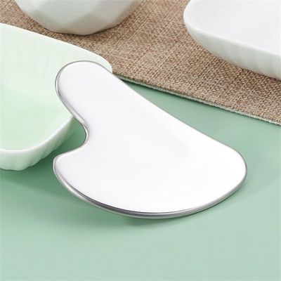 Gepersonaliseerd logo huidverzorgingstool roestvrij staal hartvormig Gua Sha Board voor gezichtslifting Metalen massager