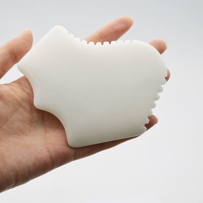 Gepersonaliseerde witte jade body massager comfortabel gua sha gezichtsmassage bord gereedschap voor lichaamscirculatie verbetering