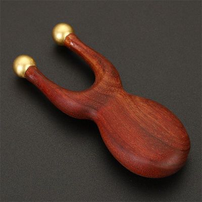 ISO9001 gecertificeerd Messing oogmassage gereedschap voor neusbrug Sandelhout Gezicht Gua Sha Massage Comb 95 * 38mm Grootte