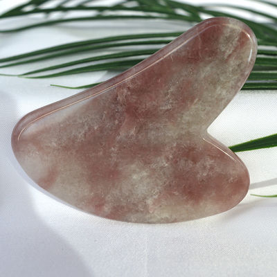 2024 Natural Strawberry Crystal Jade Gua Sha Heart Shape Face Scraping Massage Guasha Board voor het volledige lichaamsmassagegebied
