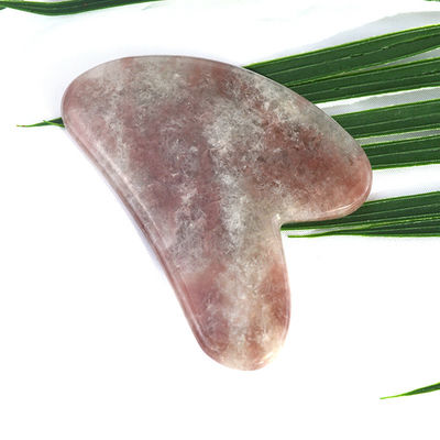 2024 Natural Strawberry Crystal Jade Gua Sha Heart Shape Face Scraping Massage Guasha Board voor het volledige lichaamsmassagegebied