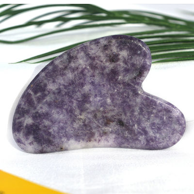Lichaamsmassageapparatuur Natuurlijke hartvorm Paarse steen Gua Sha Schraapbord voor spierrelaxatie en huidgezondheid Spa