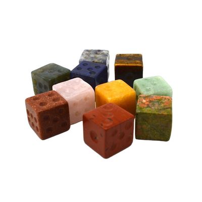 Je krijgt je handen op Gemstone 15mm Cube Dice Een must-have voor elke spelliefhebber