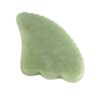 Body massage apparatuur handleiding GuaSha gereedschap gemaakt van natuurlijke groene Xiuyan Jade voor kaaklijn sculpting en zwelling vermindering
