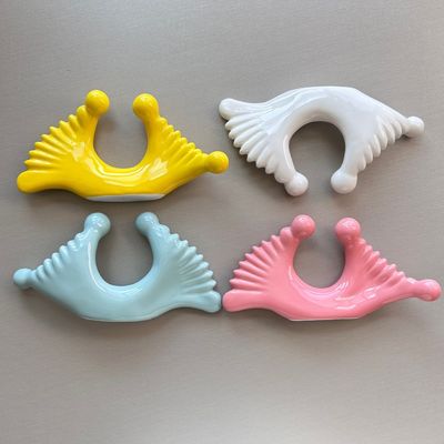 Gepersonaliseerd logo beschikbaard stijl dubbele hoofdmassage keramische gua sha gereedschap voor lichaam nek gezicht zelf huidverzorging gezichtsspa