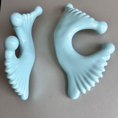 Gepersonaliseerd logo beschikbaard stijl dubbele hoofdmassage keramische gua sha gereedschap voor lichaam nek gezicht zelf huidverzorging gezichtsspa
