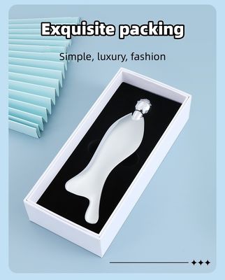 Gepersonaliseerd logo beschikbaard visvorm zink legering schraapplaat dunne afslanking gezicht oog roller roestvrij staal Guasha massagetool