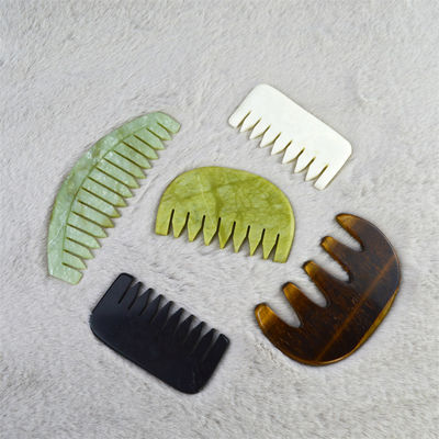 Gepersonaliseerd logo beschikbaar Pure natuurlijke Xiuyan Jade Stone Comb Hoofd Scalp Guasha Massage Tool Low MOQ Gua Sha Comb
