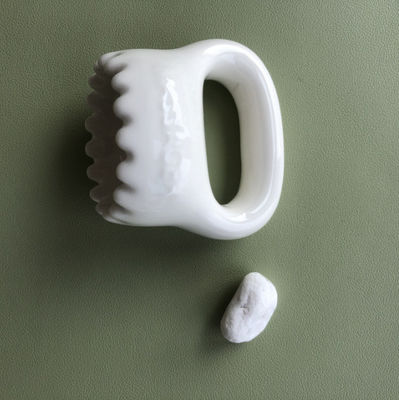 Scalpmassageborstel voor Chinese witte keramische hoofdmassager en lichaamsmassageapparatuur Hulpmiddel voor ontspanning van de gezondheidszorg 2024