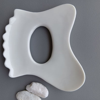 Gepersonaliseerd logo beschikbaard Mini Keramisch Gua Sha Massage Tool Lichaammassage voor nek Gezicht en huidverzorging Spa Gezichtslifting