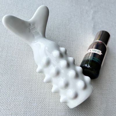 Lichaamsmassage-apparatuur Keramische vollichaam Gua Sha massager in visvorm voor lymfatische drainage en schoonheidsbehandeling