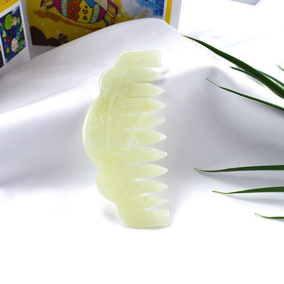 Xiuyan Jade Massage Comb 9.2cm*4.6cm Grootte Lichte groene kleur Bevordert bloedsomloop en verbetert slaap
