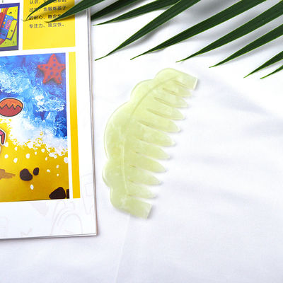 Xiuyan Jade Massage Comb 9.2cm*4.6cm Grootte Lichte groene kleur Bevordert bloedsomloop en verbetert slaap