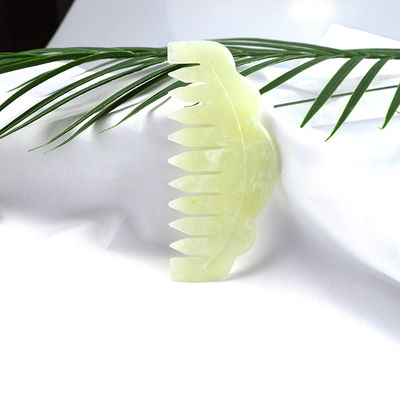 Xiuyan Jade Massage Comb 9.2cm*4.6cm Grootte Lichte groene kleur Bevordert bloedsomloop en verbetert slaap