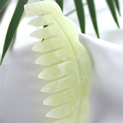 Xiuyan Jade Massage Comb 9.2cm*4.6cm Grootte Lichte groene kleur Bevordert bloedsomloop en verbetert slaap