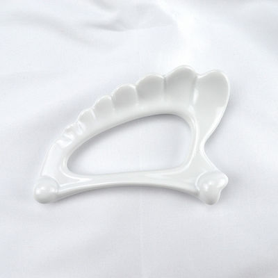 Massasjehulpmiddelen 2024 Wing Shape Ceramic Gua Sha Handheld Massager voor Body Massager Lymfatische drainage en anti-aging tool