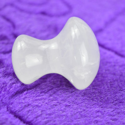 Duidelijke kwarts Gua Sha voor gezichtsslimming en afslanking Massage Volledige lichaamsdeklaag 41 * 35mm Natuurlijke paddenstofsteenvorm